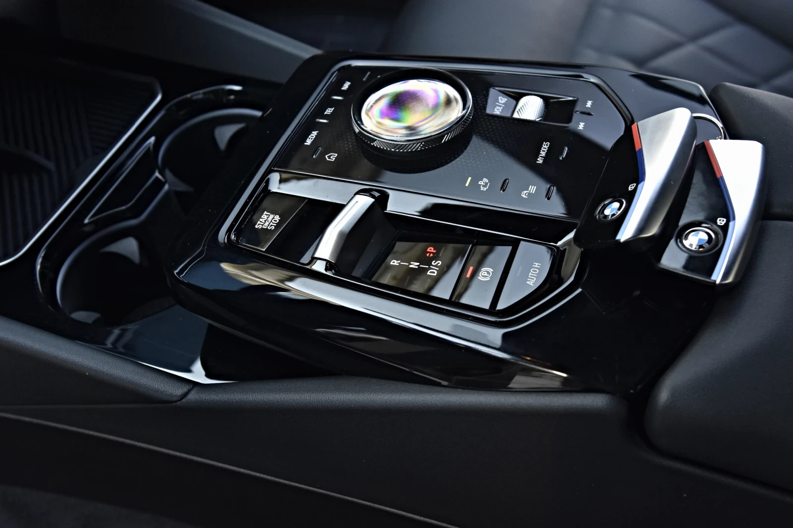 BMW 520 D M-SPORT(PRO) LASER EXCLUSIVE SHADOW LINE, снимка 13 - Автомобили и джипове - 55497203