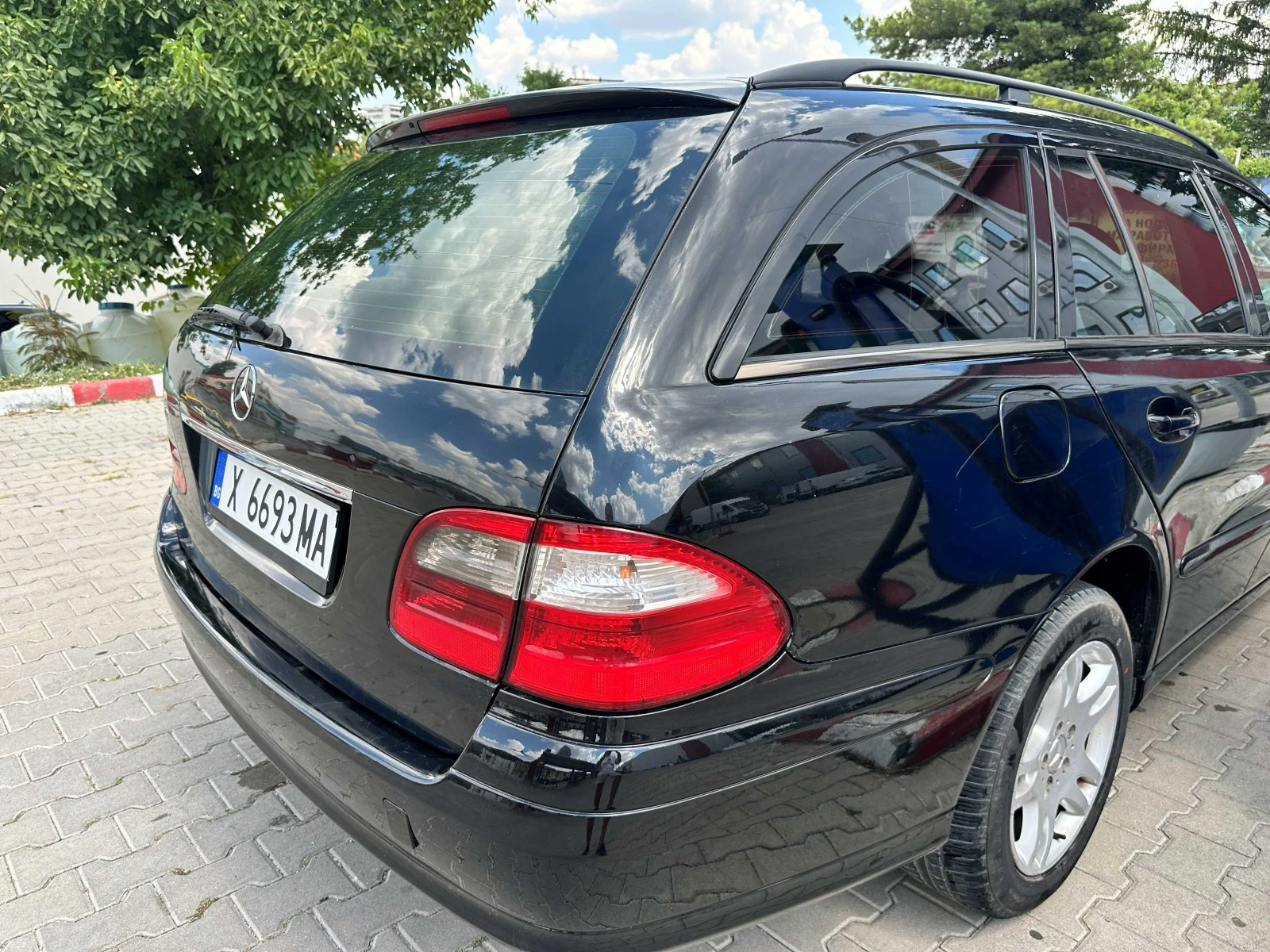 Mercedes-Benz E 220, снимка 3 - Автомобили и джипове - 55589841