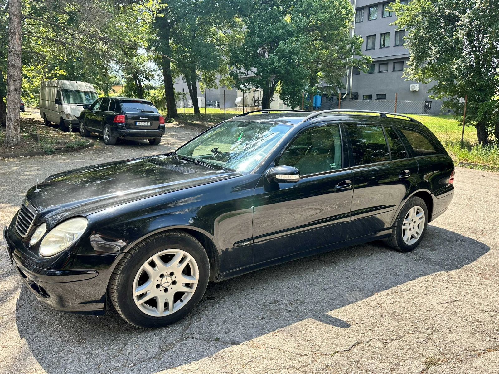 Mercedes-Benz E 220, снимка 7 - Автомобили и джипове - 55589841
