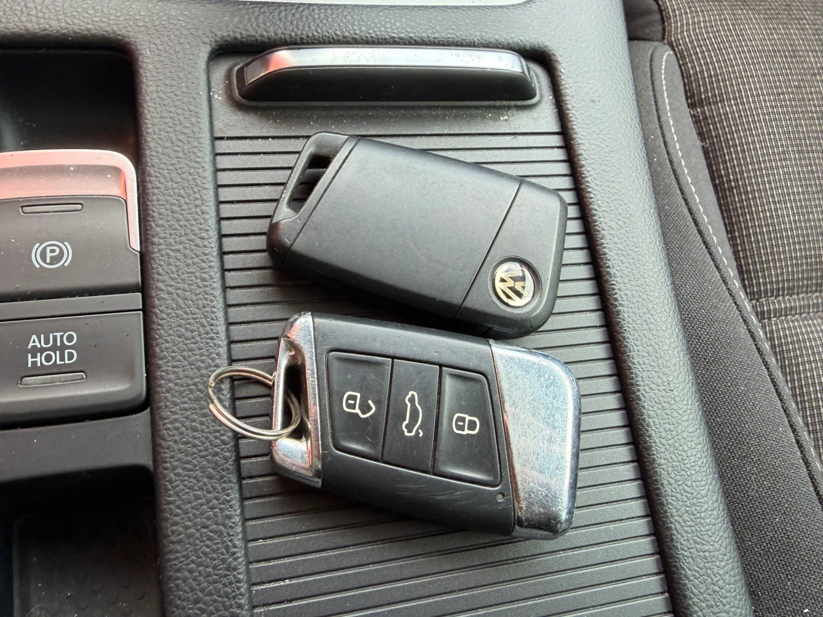 VW Passat 2.0TDI* DSG* LED* DISTRONIK, снимка 12 - Автомобили и джипове - 55783281