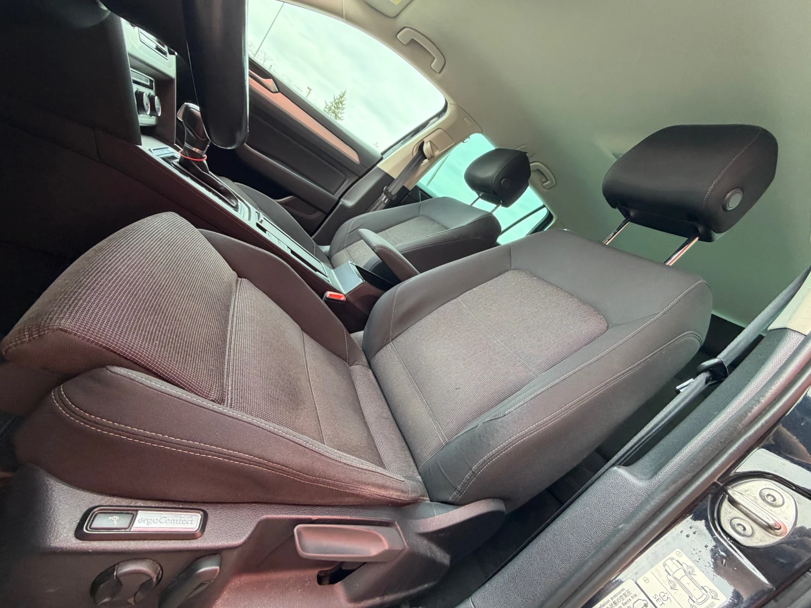 VW Passat 2.0TDI* DSG* LED* DISTRONIK, снимка 10 - Автомобили и джипове - 55783281