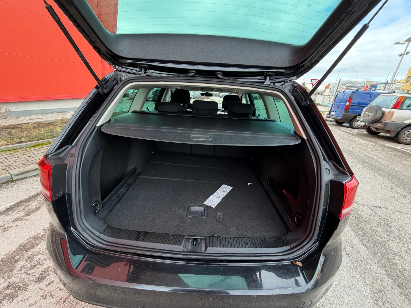 VW Passat 2.0TDI* DSG* LED* DISTRONIK, снимка 6 - Автомобили и джипове - 55783281