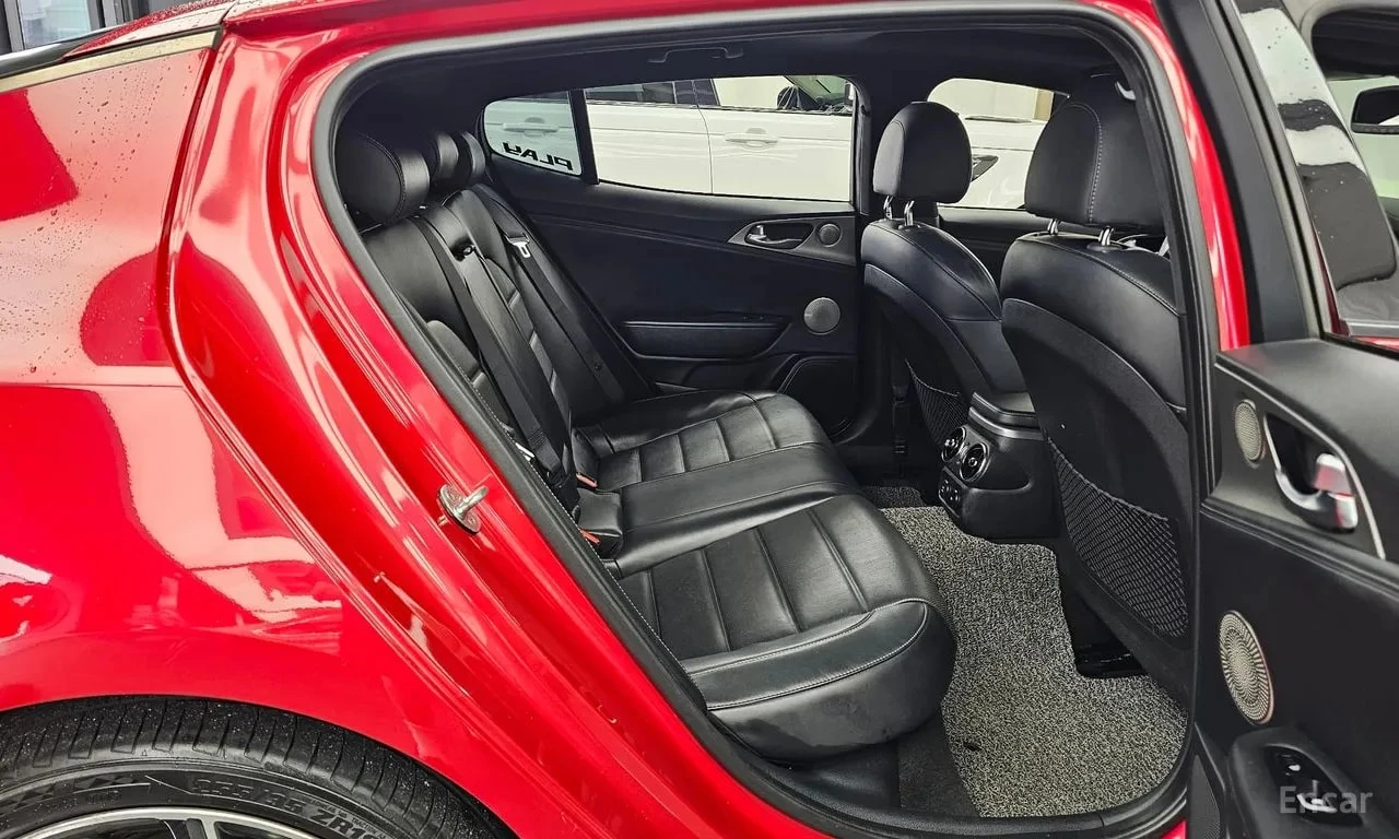 Kia Stinger * 2.2 Diesel AWD * 360 * ДИСТРОНИК * ОБДУХВАНЕ *  , снимка 12 - Автомобили и джипове - 55922030