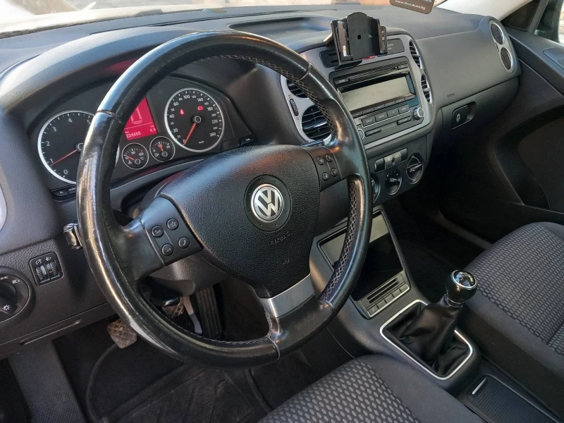 VW Tiguan, снимка 10 - Автомобили и джипове - 49380420