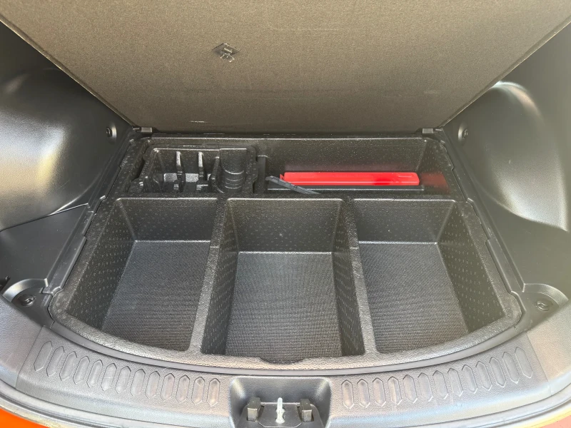 Kia Sportage 1.7 CRDi 2WD 115 к.с., снимка 14 - Автомобили и джипове - 52686391