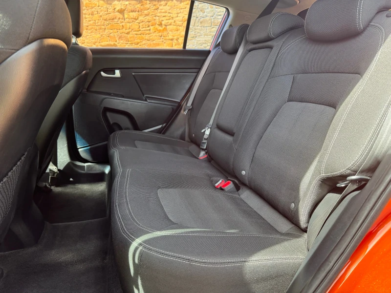 Kia Sportage 1.7 CRDi 2WD 115 к.с., снимка 12 - Автомобили и джипове - 52686391