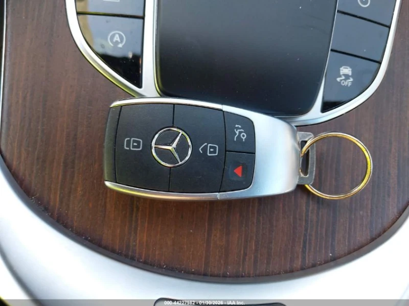 Mercedes-Benz GLC 300 * КРАЙНА ЦЕНА* CARFAX, снимка 11 - Автомобили и джипове - 53381898