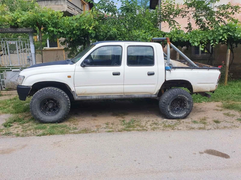 Toyota Hilux 2.4TDI, снимка 2 - Автомобили и джипове - 46833948