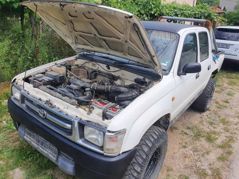 Toyota Hilux 2.4TDI, снимка 5 - Автомобили и джипове - 46833948