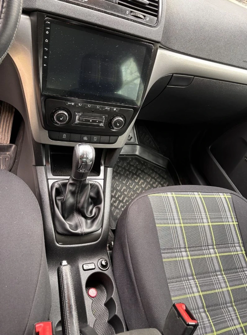 Skoda Yeti 2.0 TDI, снимка 7 - Автомобили и джипове - 54181676