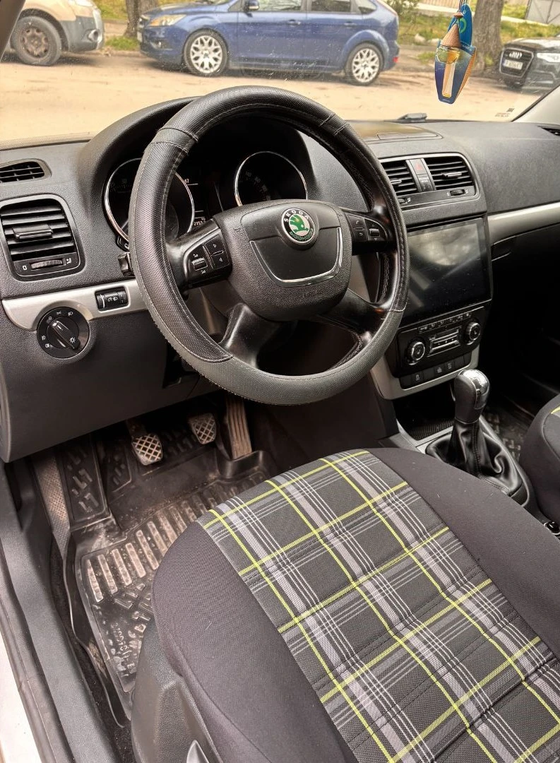 Skoda Yeti 2.0 TDI, снимка 6 - Автомобили и джипове - 54181676