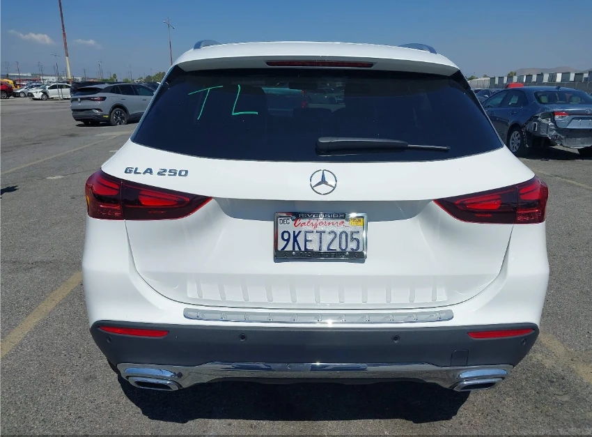 Mercedes-Benz GLA 250 ДИГ.ТАБЛО* АМБИЕНТ* ПОДГРЕВИ* ФИКС.ЦЕНА - изображение 5