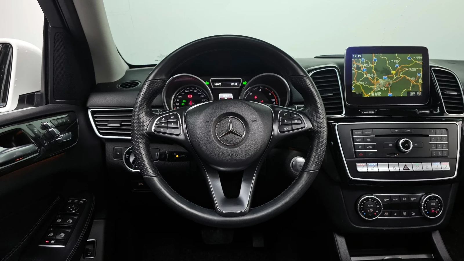 Mercedes-Benz GLE 350 3.0 4MATIC, Distronic, Подгрев, Обдухване, Панорам, снимка 8 - Автомобили и джипове - 54818155