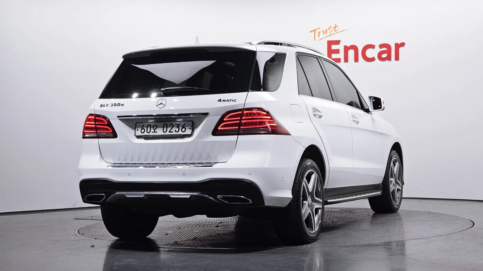 Mercedes-Benz GLE 350 3.0 4MATIC, Distronic, Подгрев, Обдухване, Панорам, снимка 4 - Автомобили и джипове - 54818155