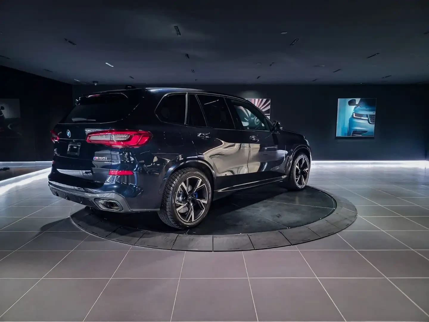 BMW X5 M50I /XDRIVE/HEAD UP/360CAM/PANORAMA/ОБДУХ/ПОДГРЕВ, снимка 4 - Автомобили и джипове - 55237773