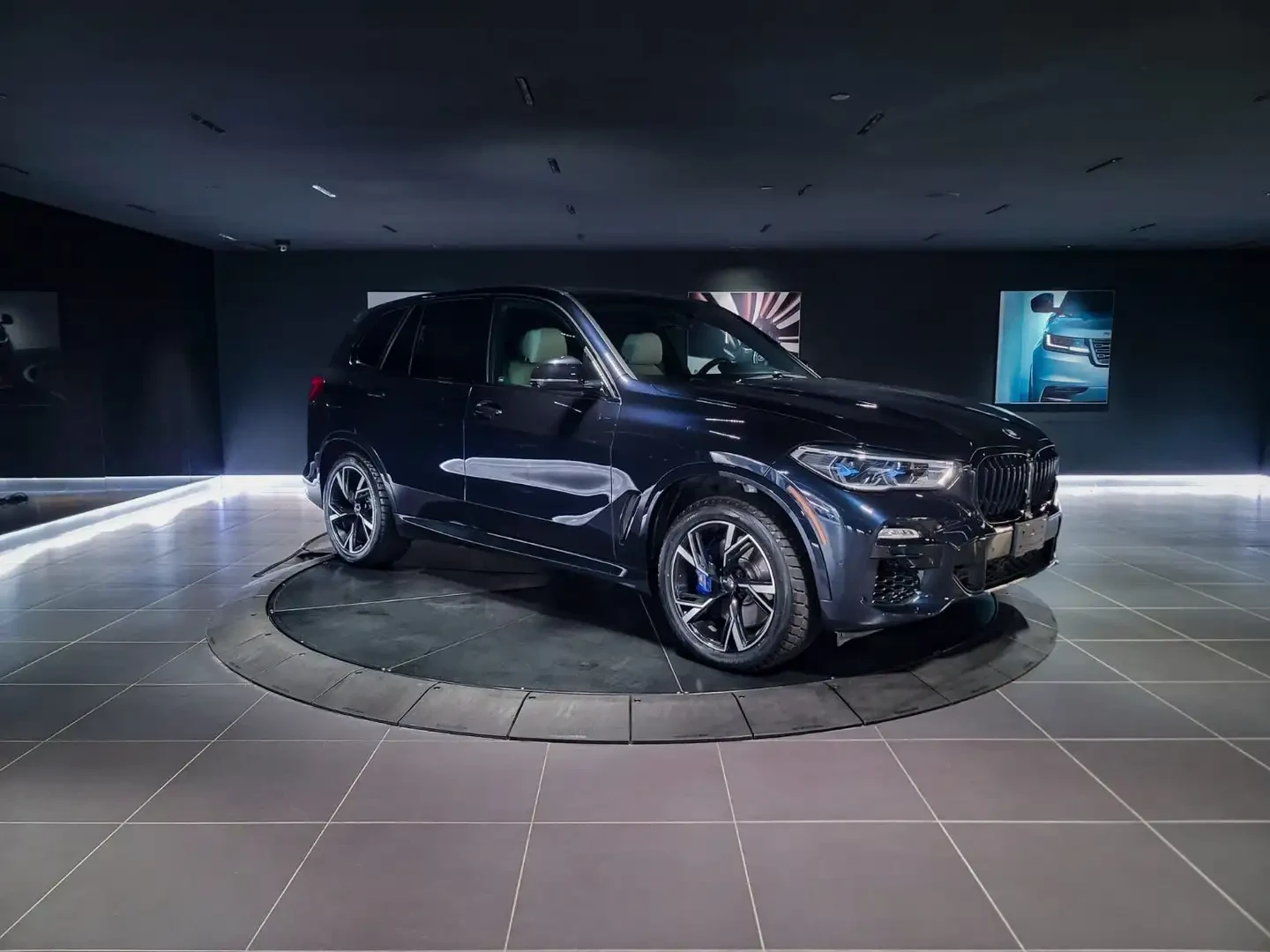 BMW X5 M50I /XDRIVE/HEAD UP/360CAM/PANORAMA/ОБДУХ/ПОДГРЕВ, снимка 3 - Автомобили и джипове - 55237773