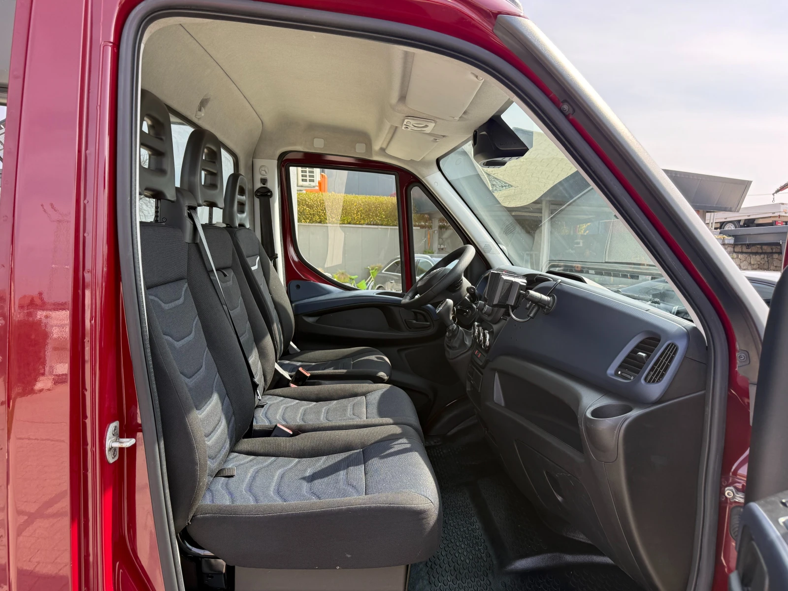 Iveco Daily 50C18 3.0HPI до 3.5т. 3.55м. Клима Euro 6, снимка 12 - Бусове и автобуси - 53982993