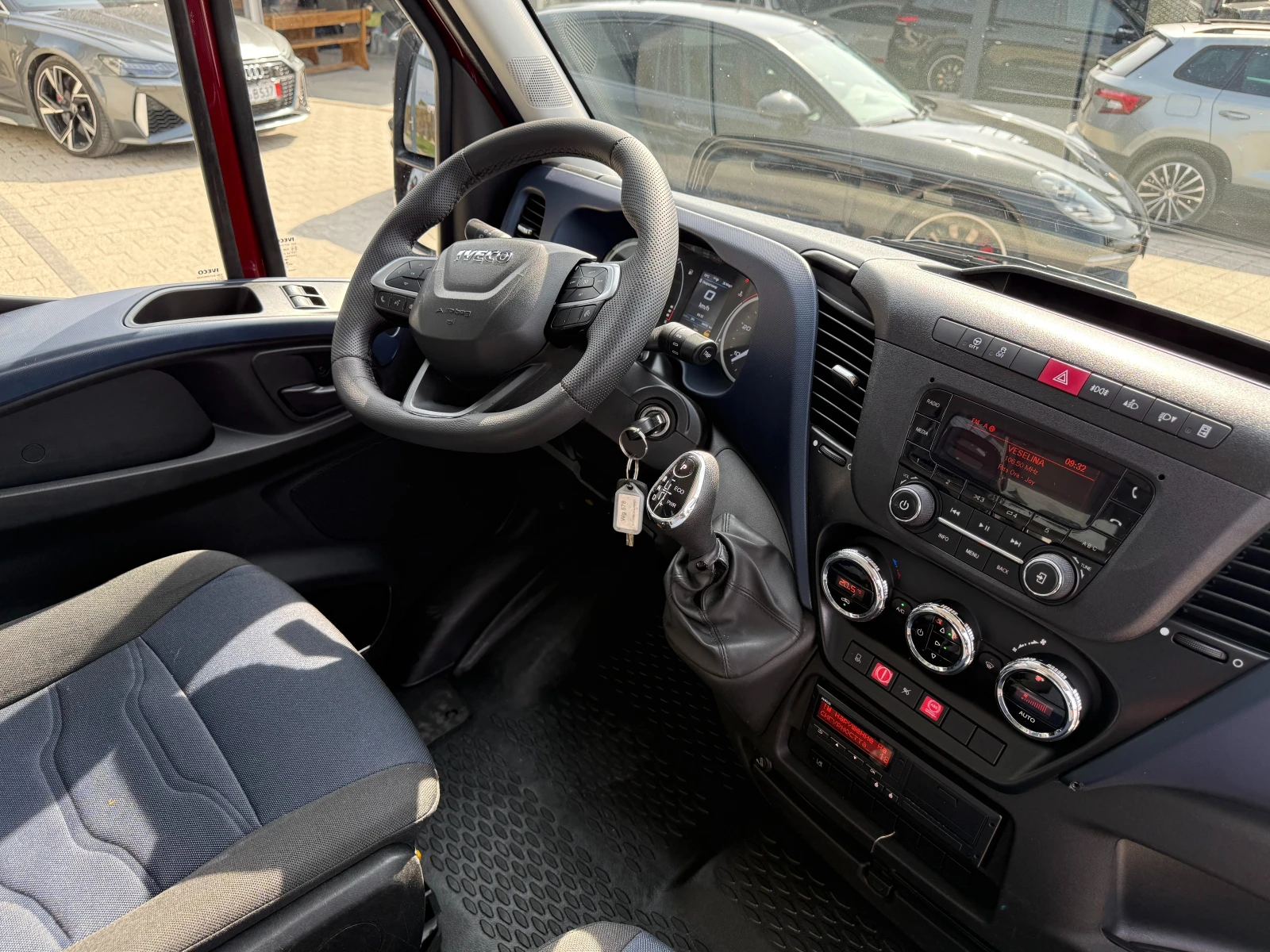 Iveco Daily 50C18 3.0HPI до 3.5т. 3.55м. Клима Euro 6, снимка 14 - Бусове и автобуси - 53982993
