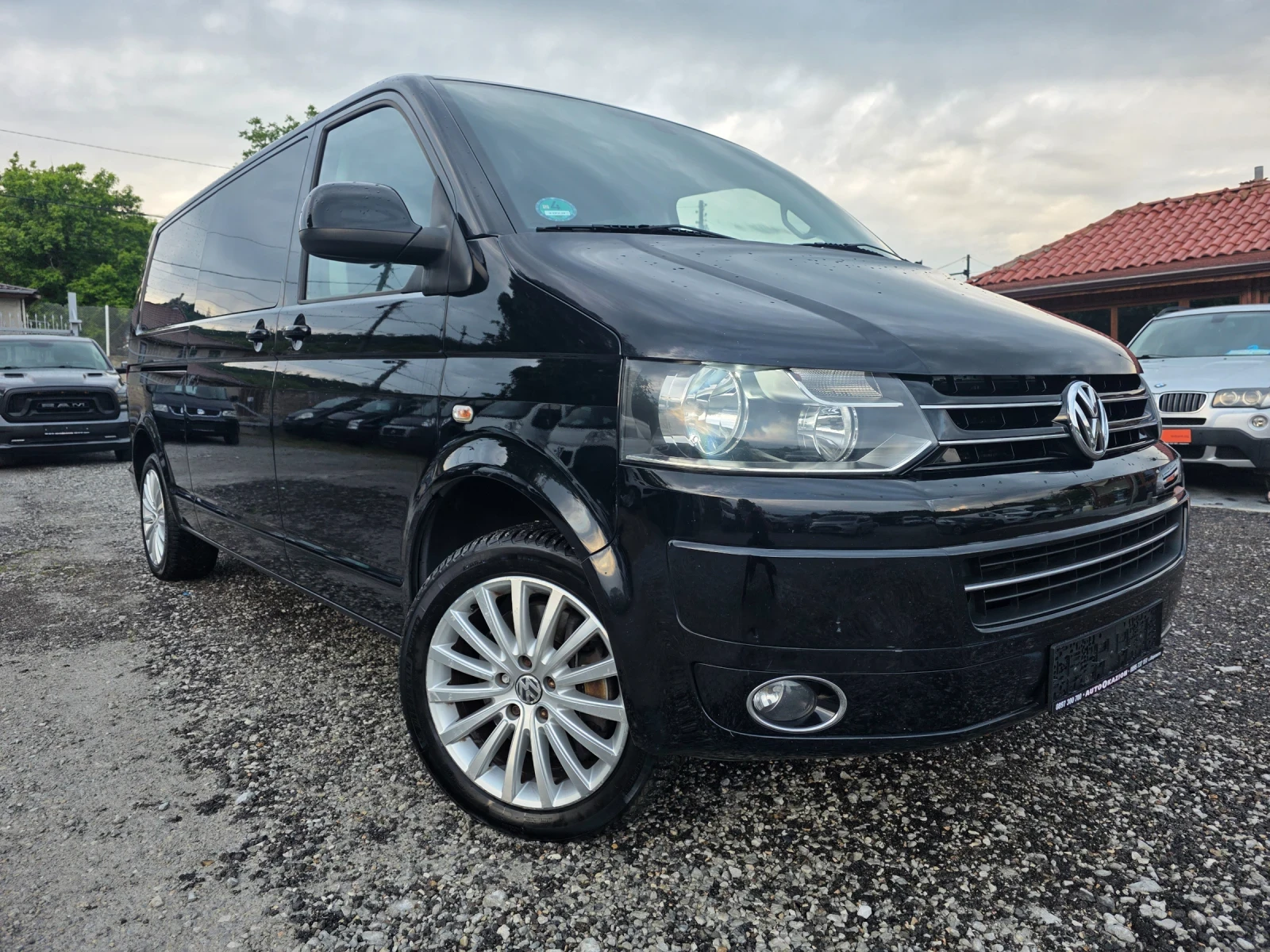 VW Transporter 2.0TDI 180к.с. Автоматик Дълга база, снимка 3 - Бусове и автобуси - 54637025