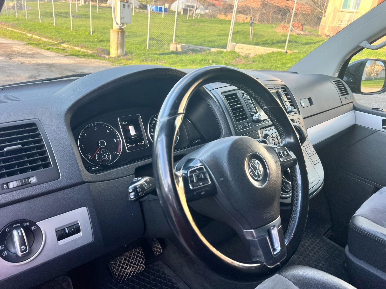 VW Multivan 2.0 TDI 180кс, снимка 9 - Бусове и автобуси - 55087849