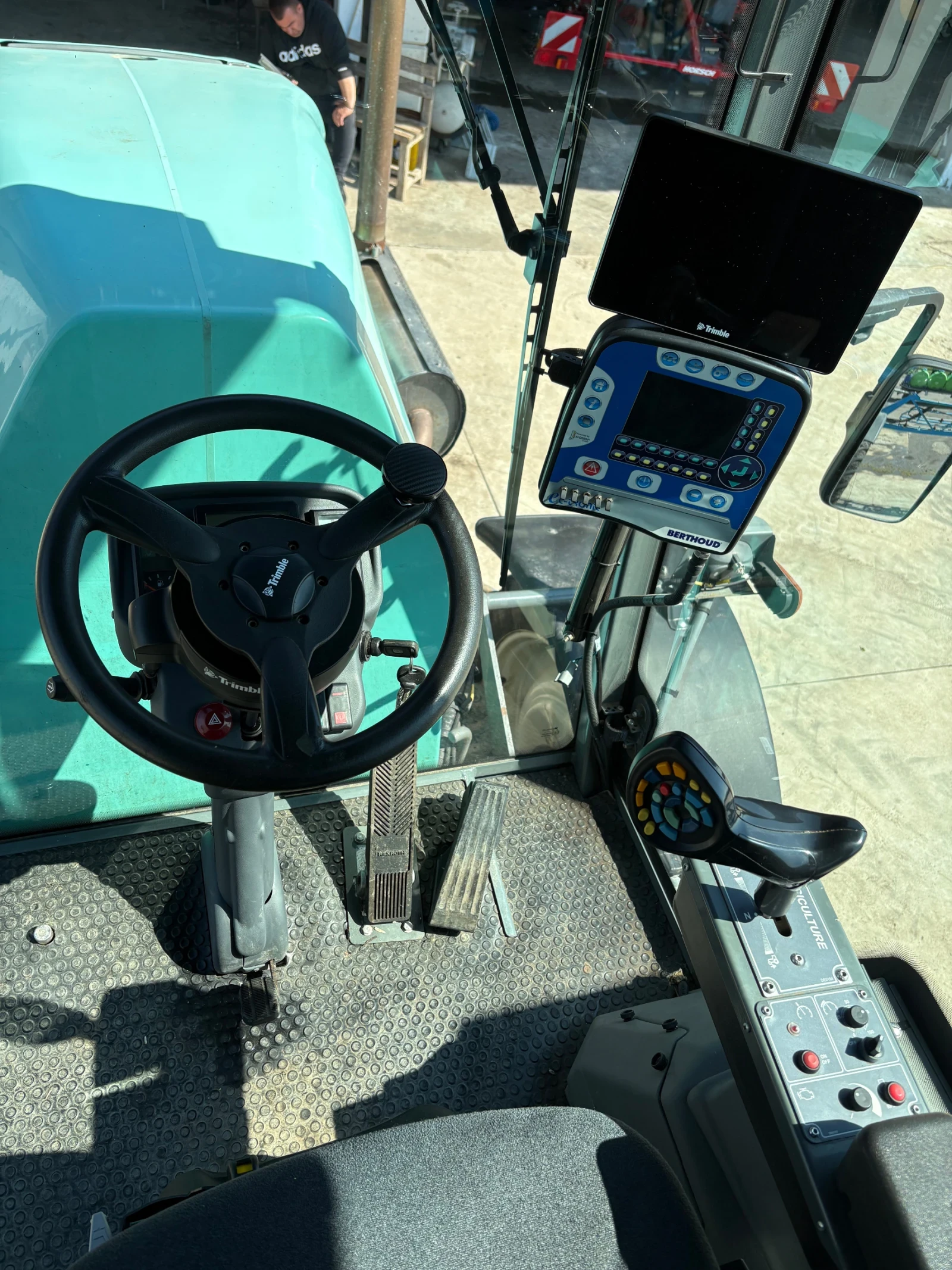 Самоходна пръскачка Berthoud Raptor 2540, снимка 2 - Селскостопанска техника - 54258685