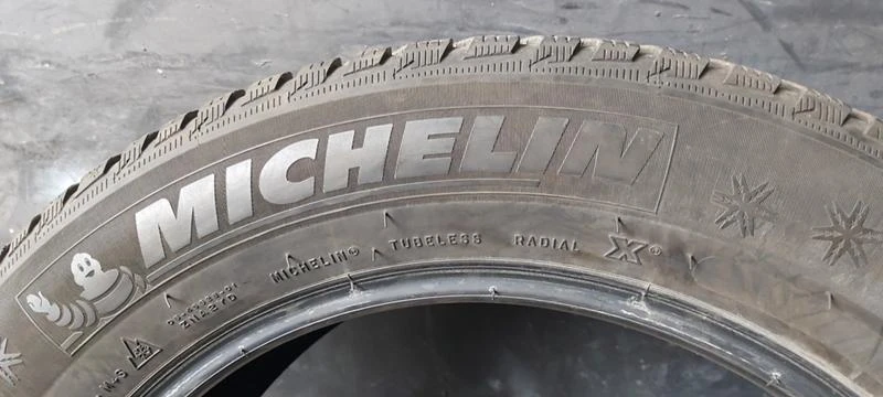 Гуми Зимни 215/60R17, снимка 5 - Гуми и джанти - 35123209