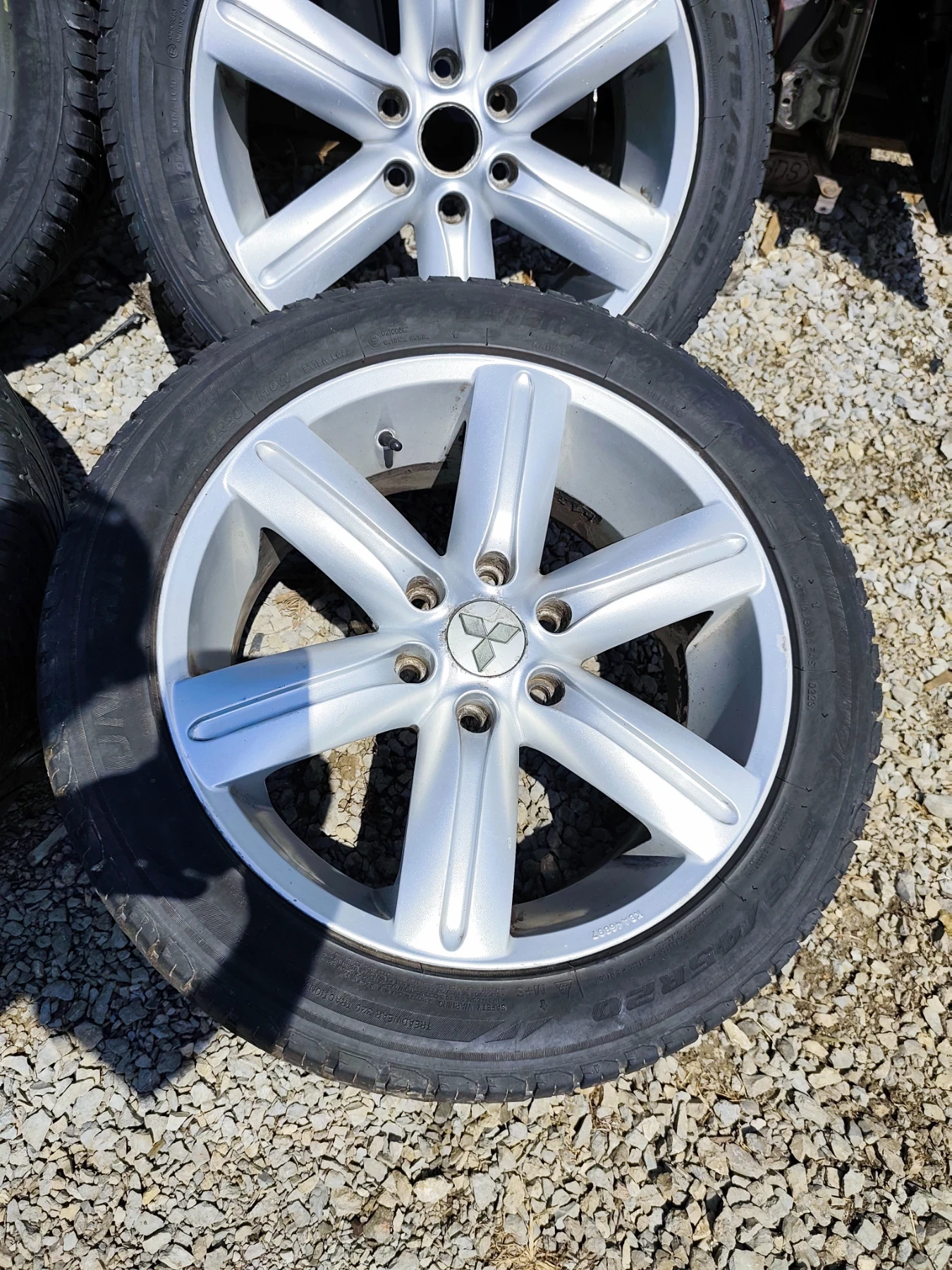 ���� � ������ 275/45R20 �� Mitsubishi Pajero | Mobile.bg � ����������� 2