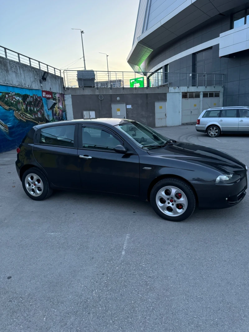 Alfa Romeo 147 Jtdm, снимка 3 - Автомобили и джипове - 47492625