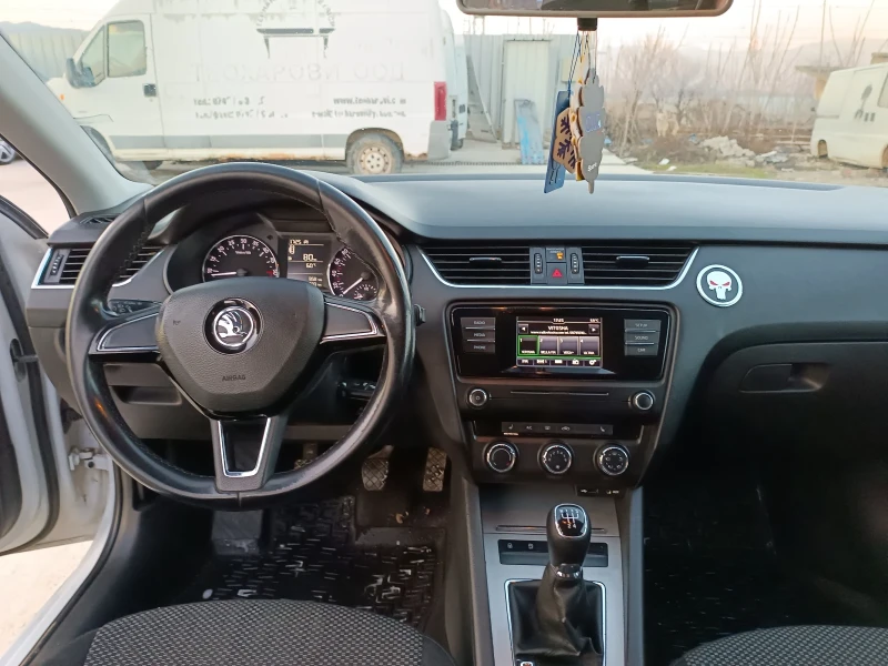 Skoda Octavia 1.6 TDI, снимка 9 - Автомобили и джипове - 48984187