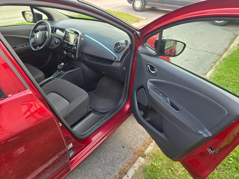 Renault Zoe 41kw Swiss Edition Z.E, снимка 10 - Автомобили и джипове - 52313911