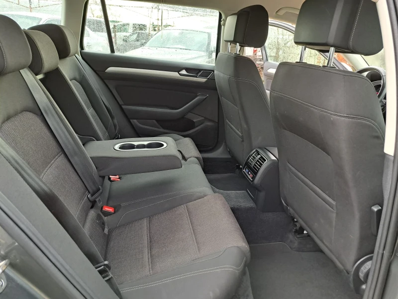 VW Passat 2.0 TDi Navi 220km, снимка 13 - Автомобили и джипове - 52568902