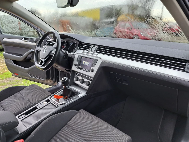 VW Passat 2.0 TDi Navi 220km, снимка 14 - Автомобили и джипове - 52568902