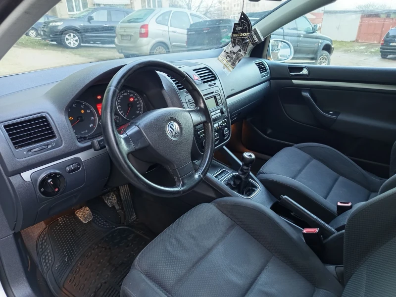 VW Golf 1.6i 6скорости, снимка 11 - Автомобили и джипове - 53204919