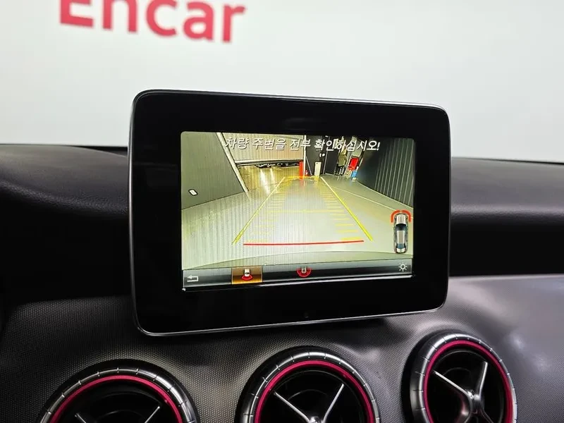 Mercedes-Benz CLA 2.5, снимка 15 - Автомобили и джипове - 54288342