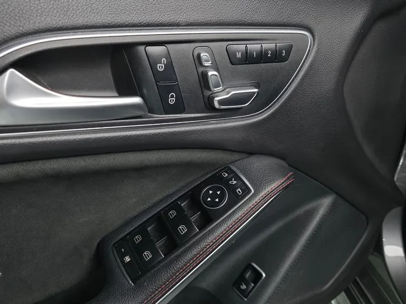 Mercedes-Benz CLA 2.5, снимка 17 - Автомобили и джипове - 54288342