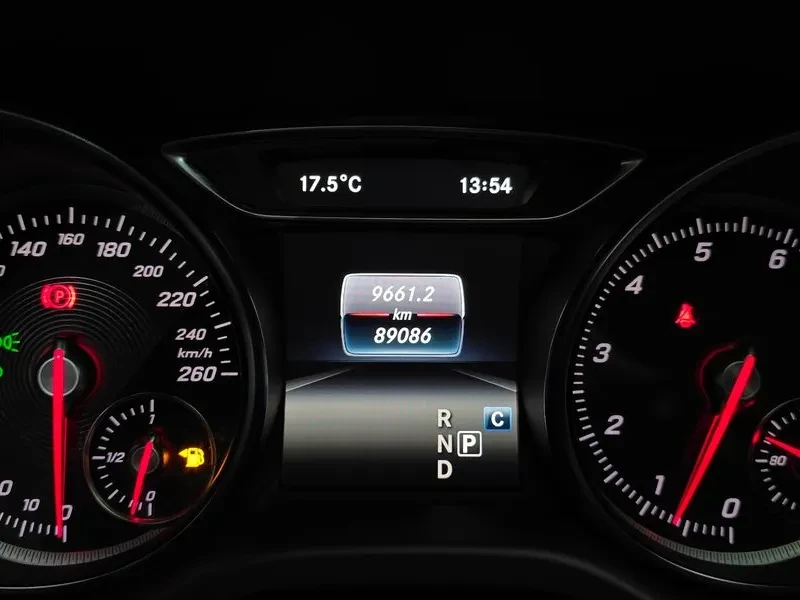 Mercedes-Benz CLA 2.5, снимка 8 - Автомобили и джипове - 54288342