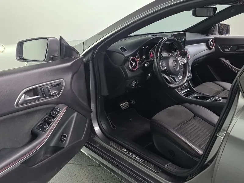 Mercedes-Benz CLA 2.5, снимка 11 - Автомобили и джипове - 54288342