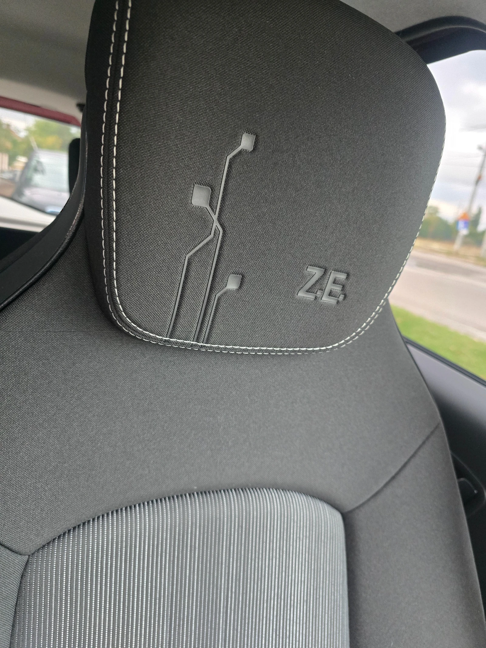 Renault Zoe 41kw Swiss Edition Z.E | Mobile.bg — изображение 12