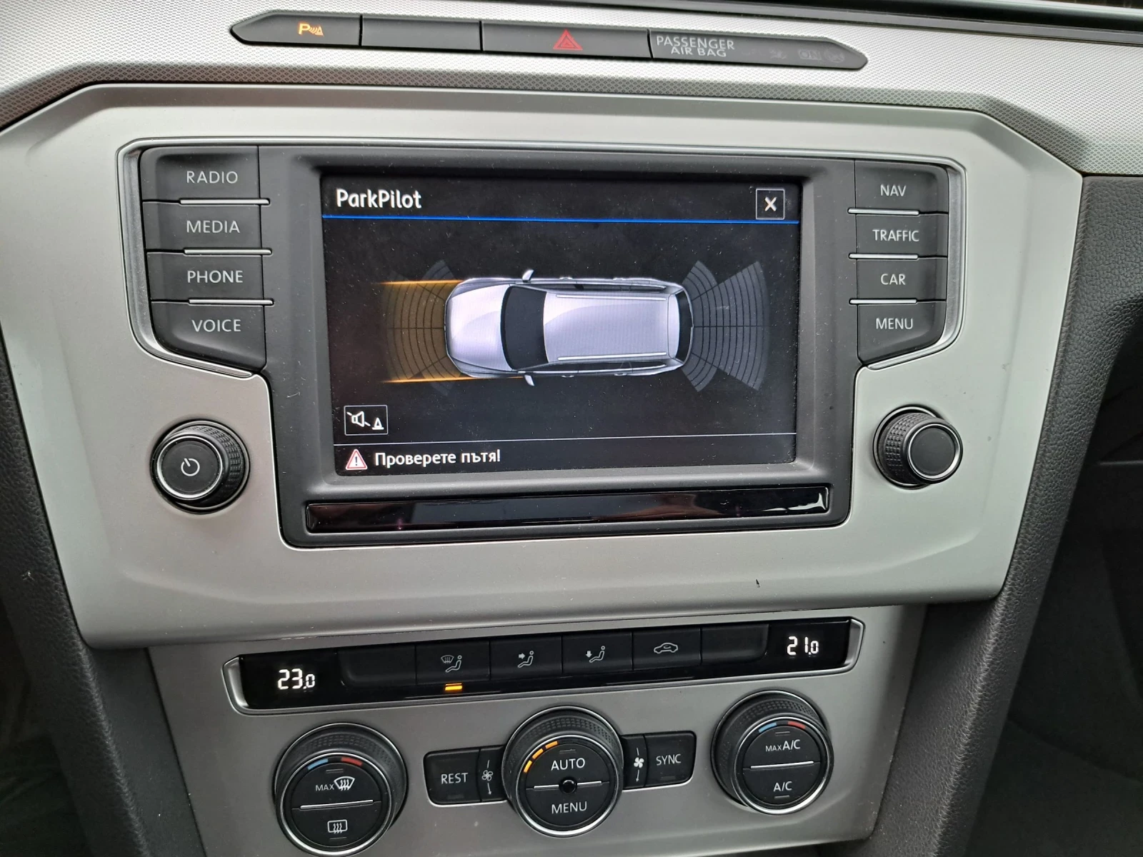 VW Passat 2.0 TDi Navi 220km | Mobile.bg   16