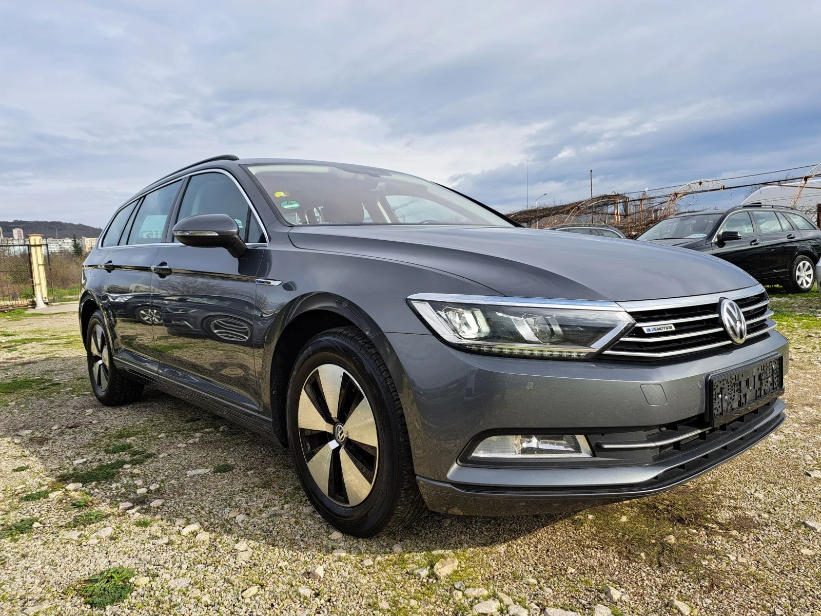 VW Passat 2.0 TDi Navi 220km | Mobile.bg   1