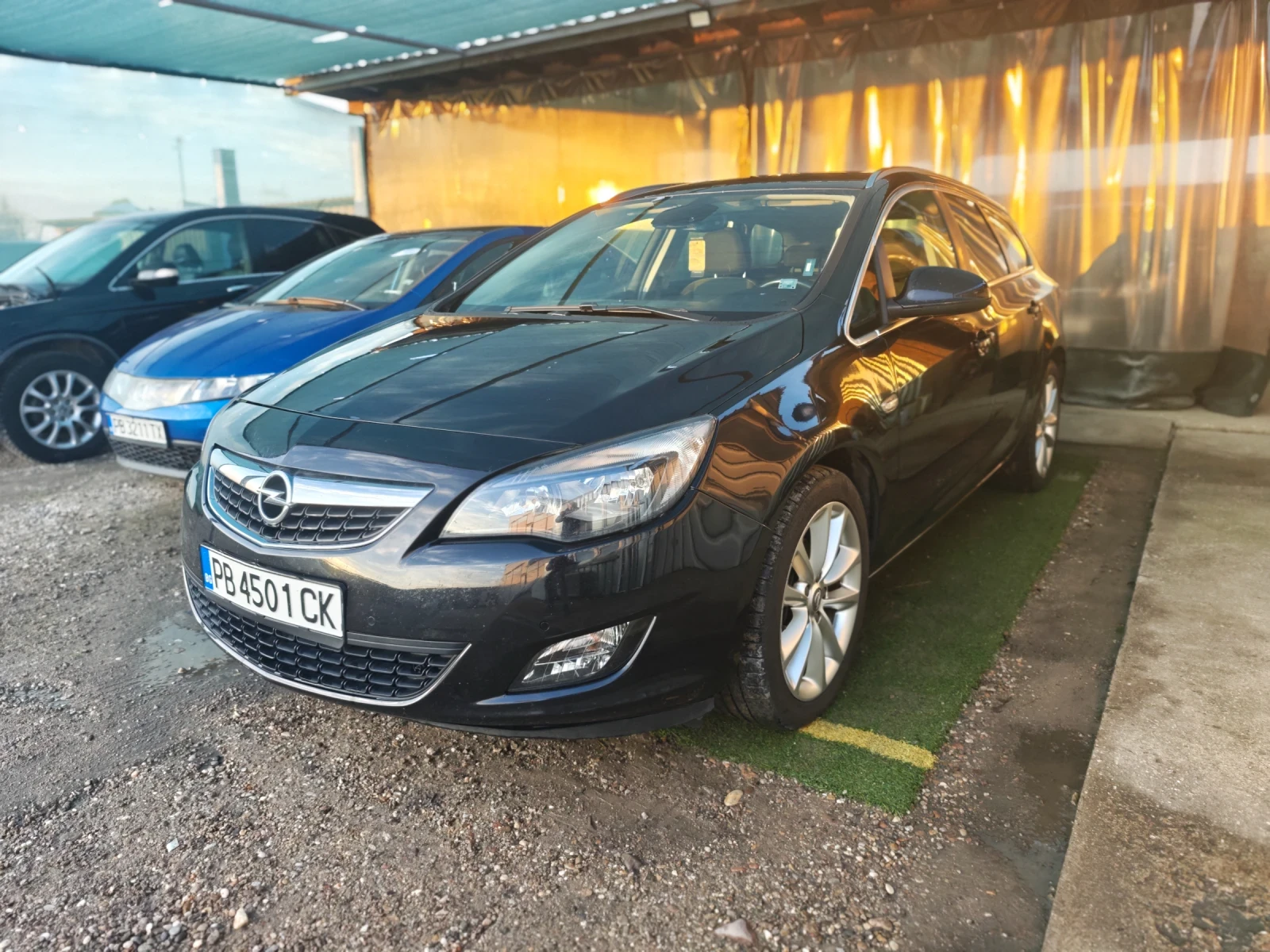 Opel Astra 2.0CDTI-160hp* NAVI* ОБСЛУЖЕН* НОВА - изображение 2