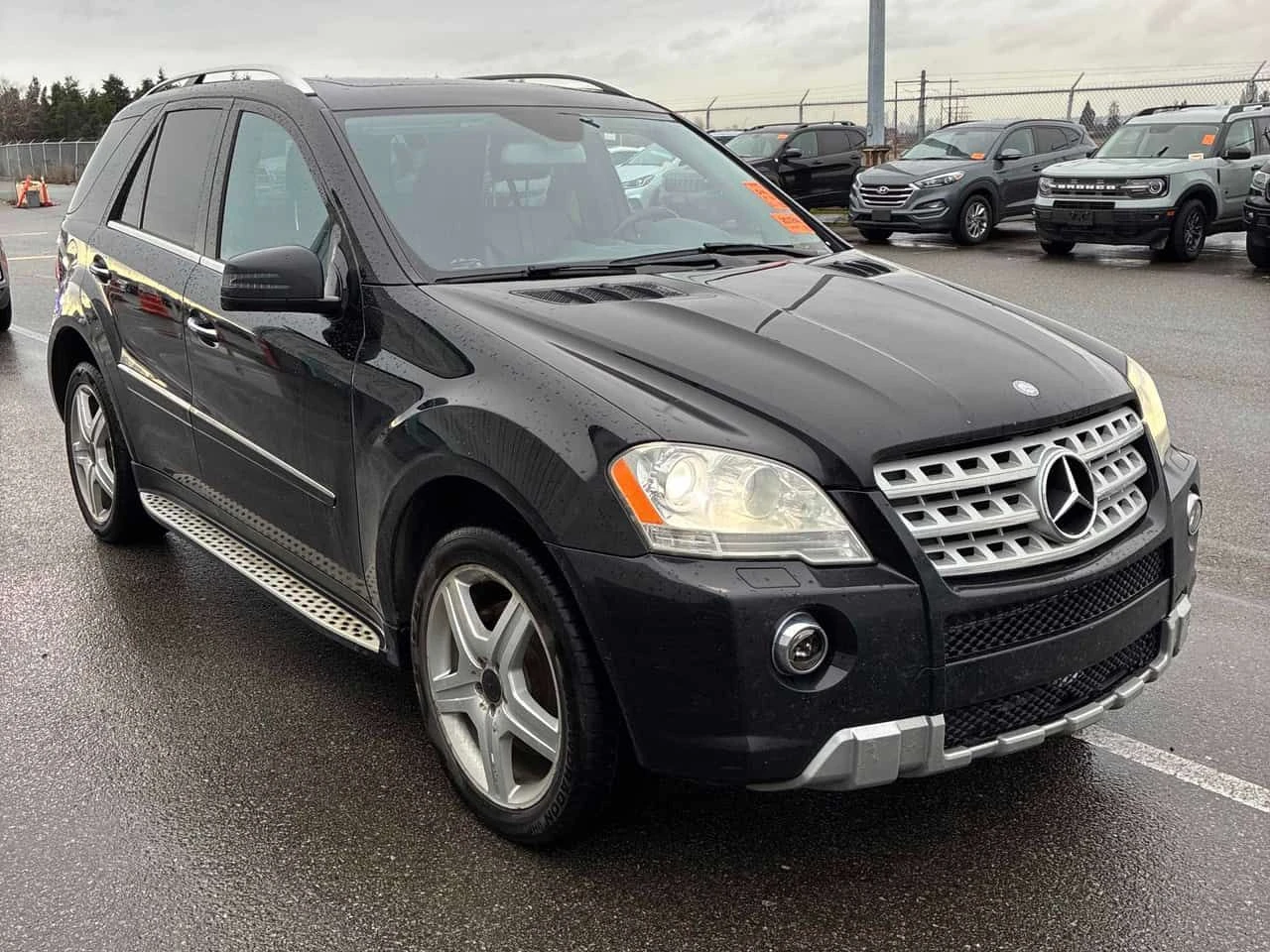 Mercedes-Benz ML 550 4MATIC * AMG PACK* ПОДГРЕВИ* ОБДУХВАНЕ* ВЪЗДУХ* , снимка 2 - Автомобили и джипове - 53804542