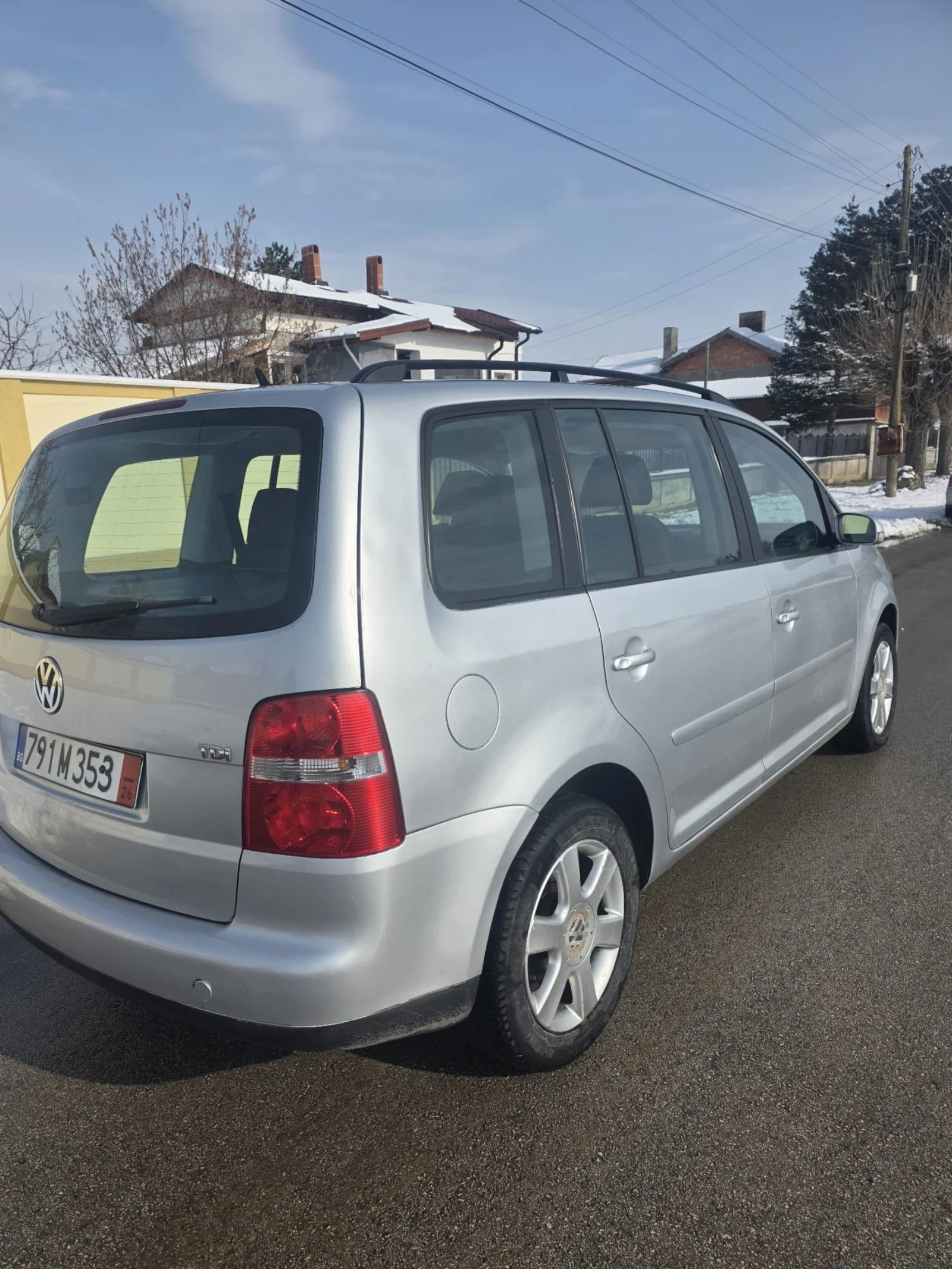 VW Touran 1.9 TDI, снимка 4 - Автомобили и джипове - 53850857