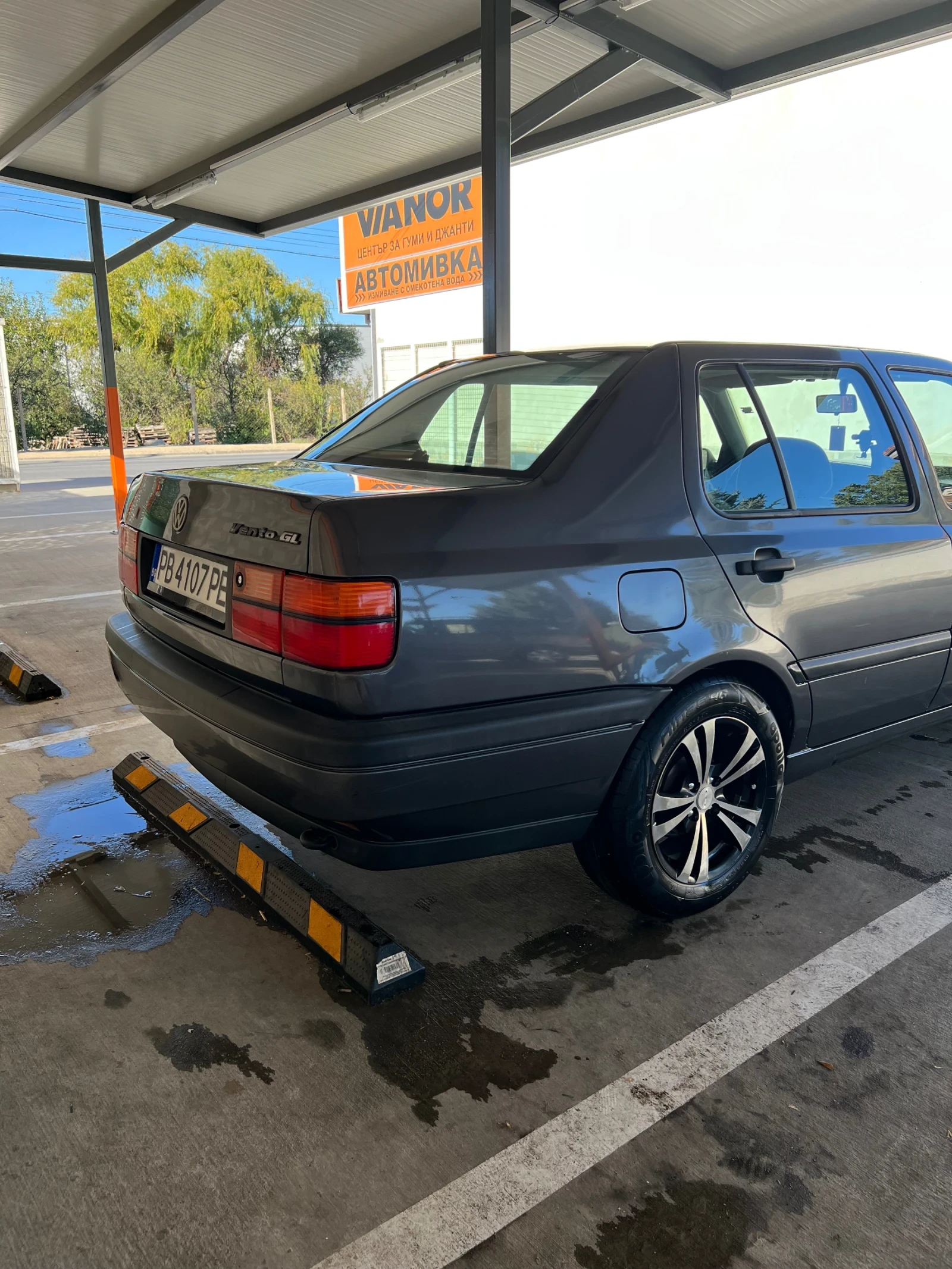 VW Vento, снимка 2 - Автомобили и джипове - 54069052