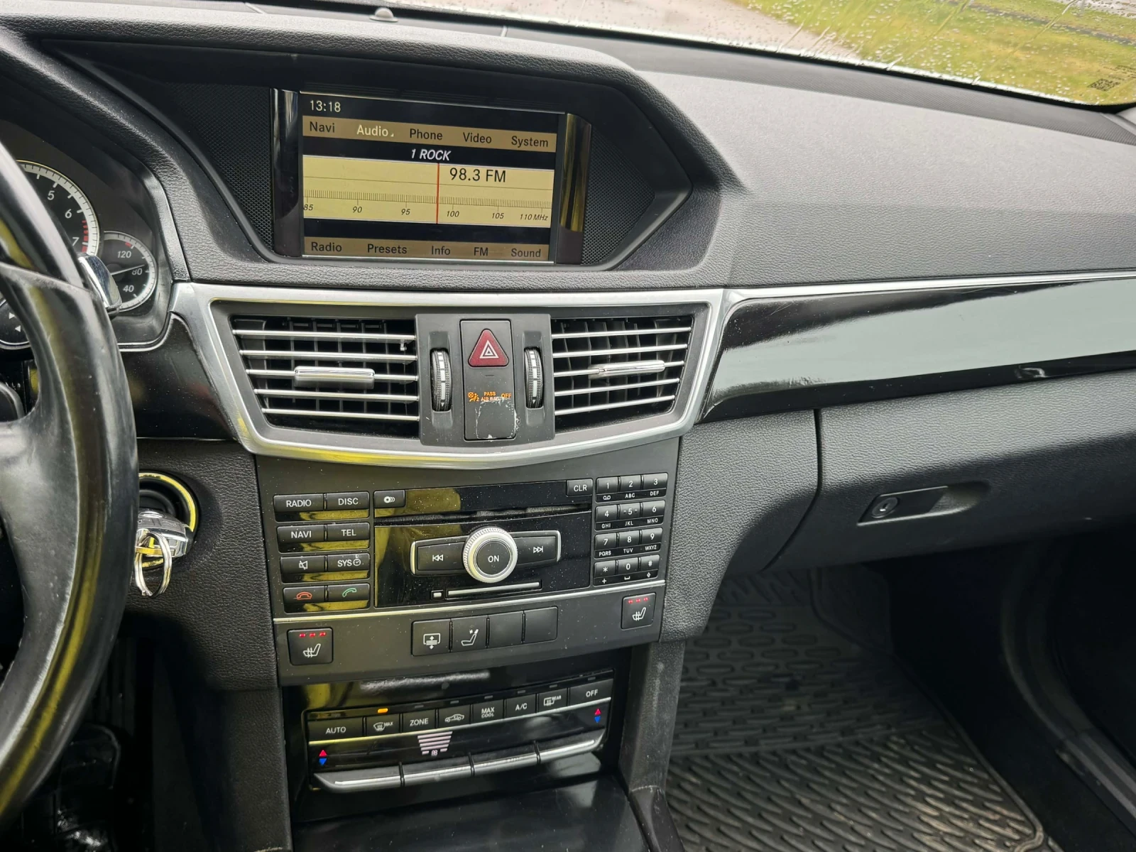 Mercedes-Benz E 350 AMG paket 4x4 Avangarde, снимка 11 - Автомобили и джипове - 54150205