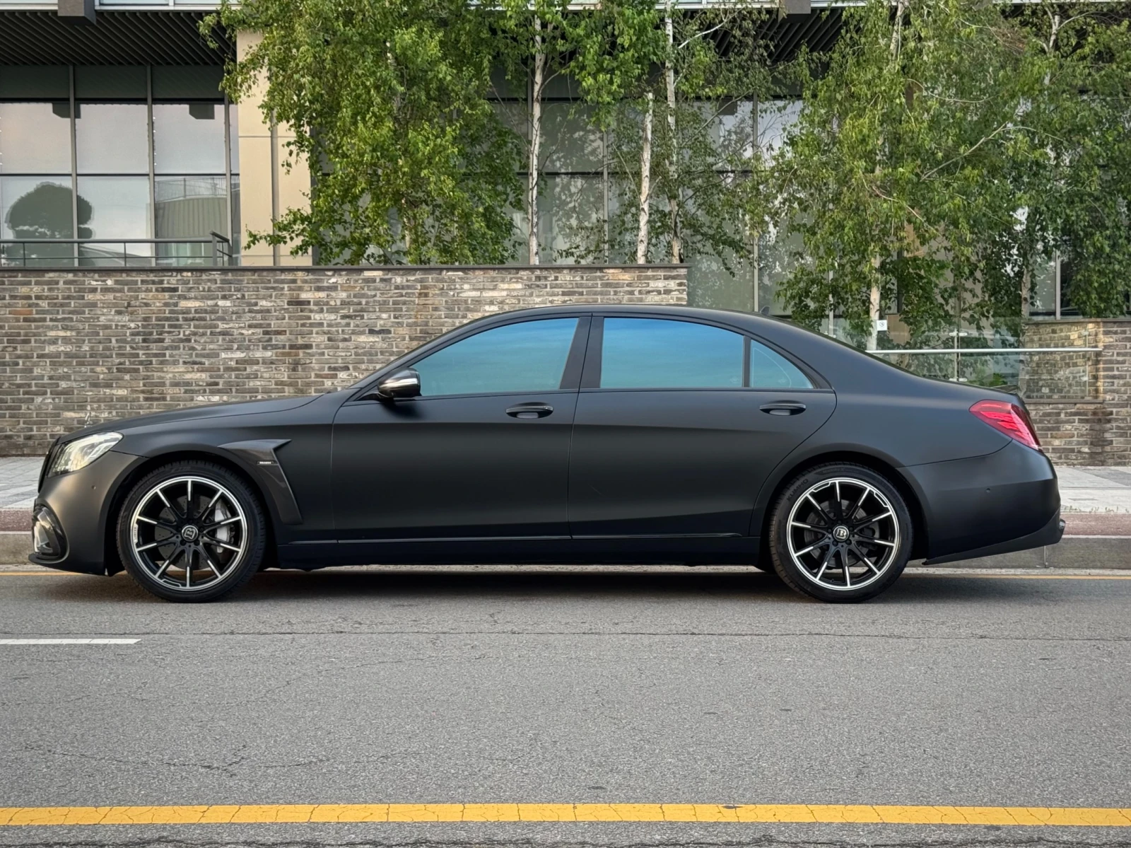 Mercedes-Benz S 500 BRABUS CARBON* SOFT-CLOSE* 360* МАСАЖ* ОБДУХ* 2XTV, снимка 5 - Автомобили и джипове - 54839686