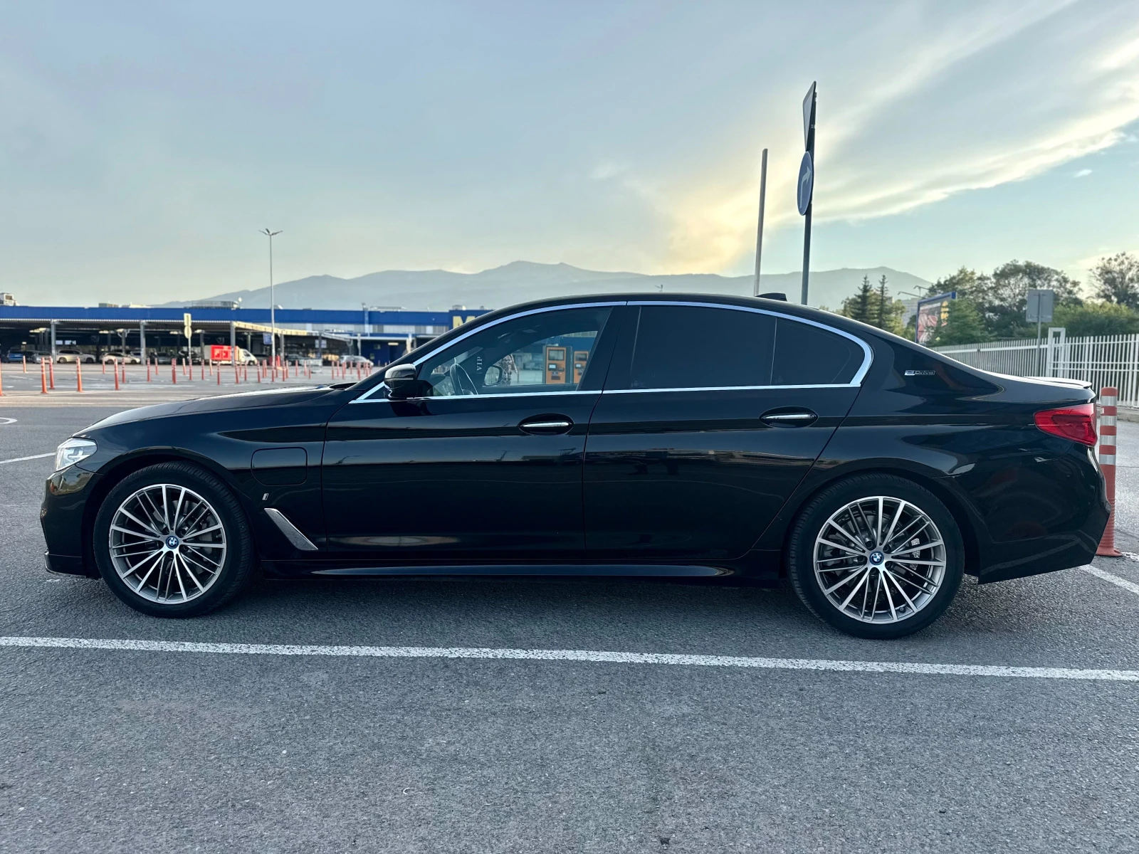 BMW 530E xDrive IPerformance, снимка 7 - Автомобили и джипове - 55100984