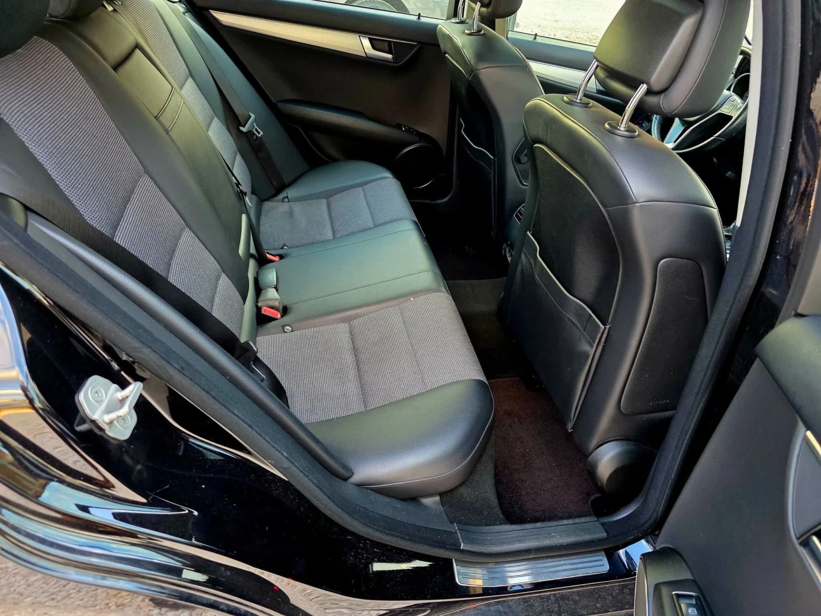 Mercedes-Benz C 220 Люк 8 бр Гуми с Джанти Fecelift Navi , снимка 10 - Автомобили и джипове - 55197483