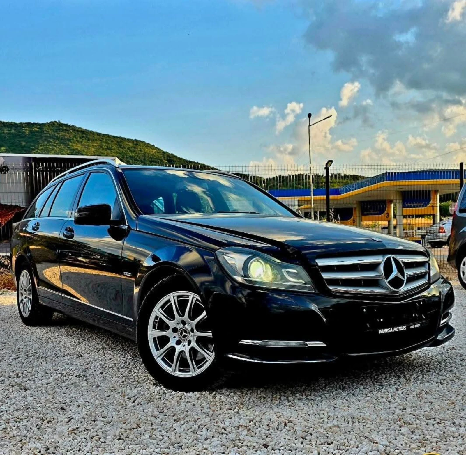 Mercedes-Benz C 220 Люк 8 бр Гуми с Джанти Fecelift Navi , снимка 3 - Автомобили и джипове - 55197483