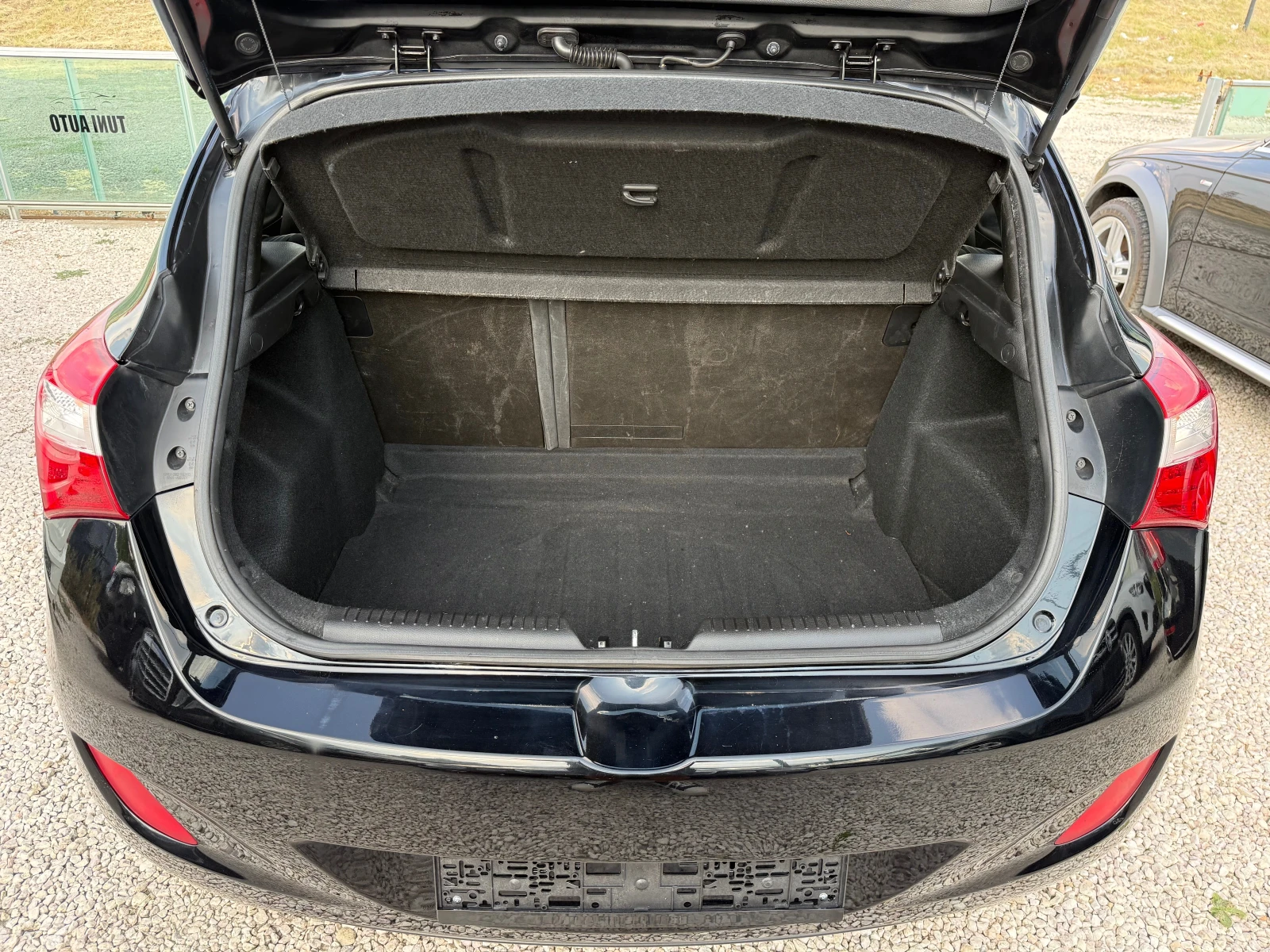 Hyundai I30 1.4i, 100kс, снимка 16 - Автомобили и джипове - 55589030